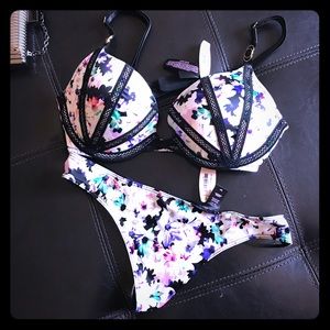 New Victoria’s Secret Very Sexy Bra and Panty